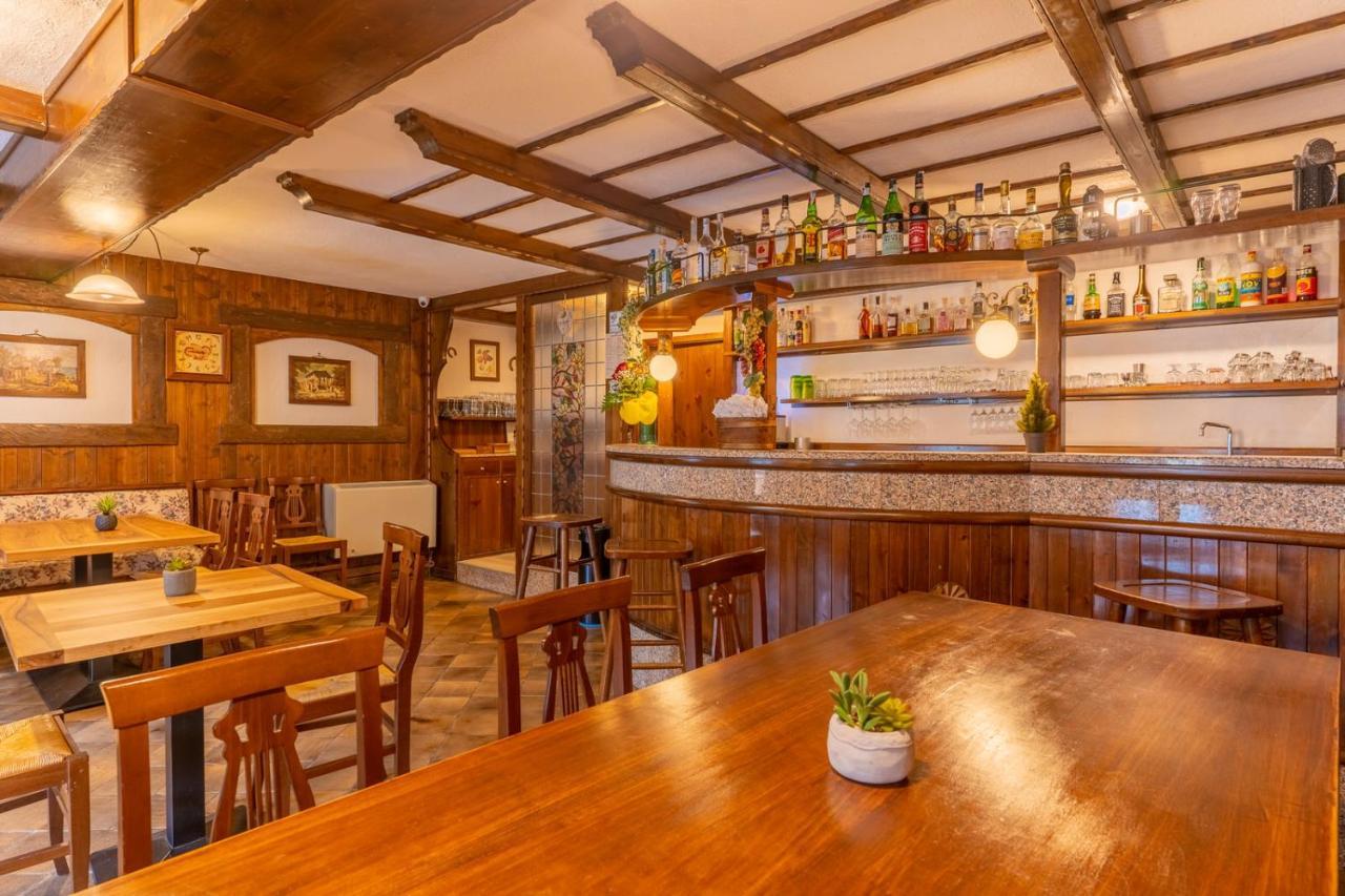 Hotel Des Alpes เซนต์-เรมี-อัม-บอสเซส ภายนอก รูปภาพ