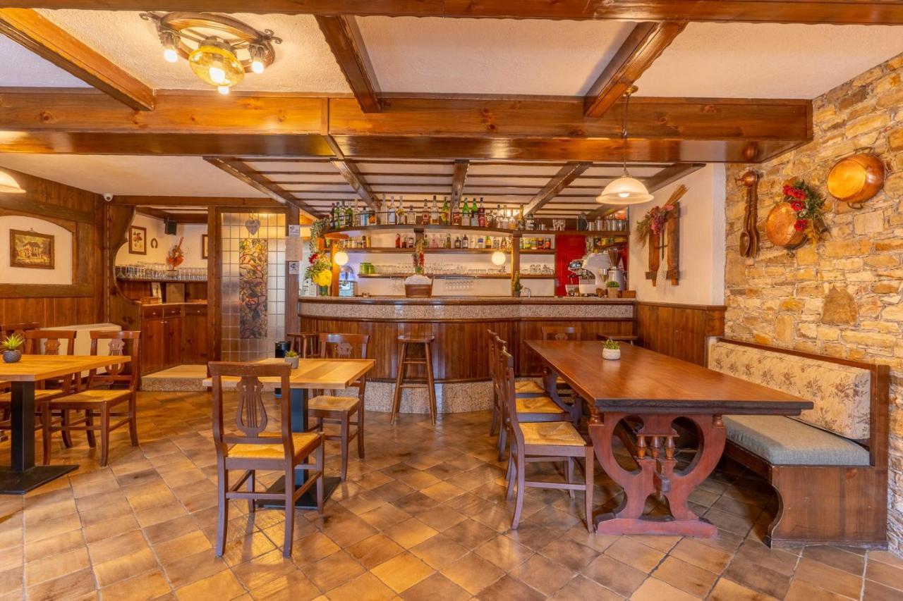 Hotel Des Alpes เซนต์-เรมี-อัม-บอสเซส ภายนอก รูปภาพ