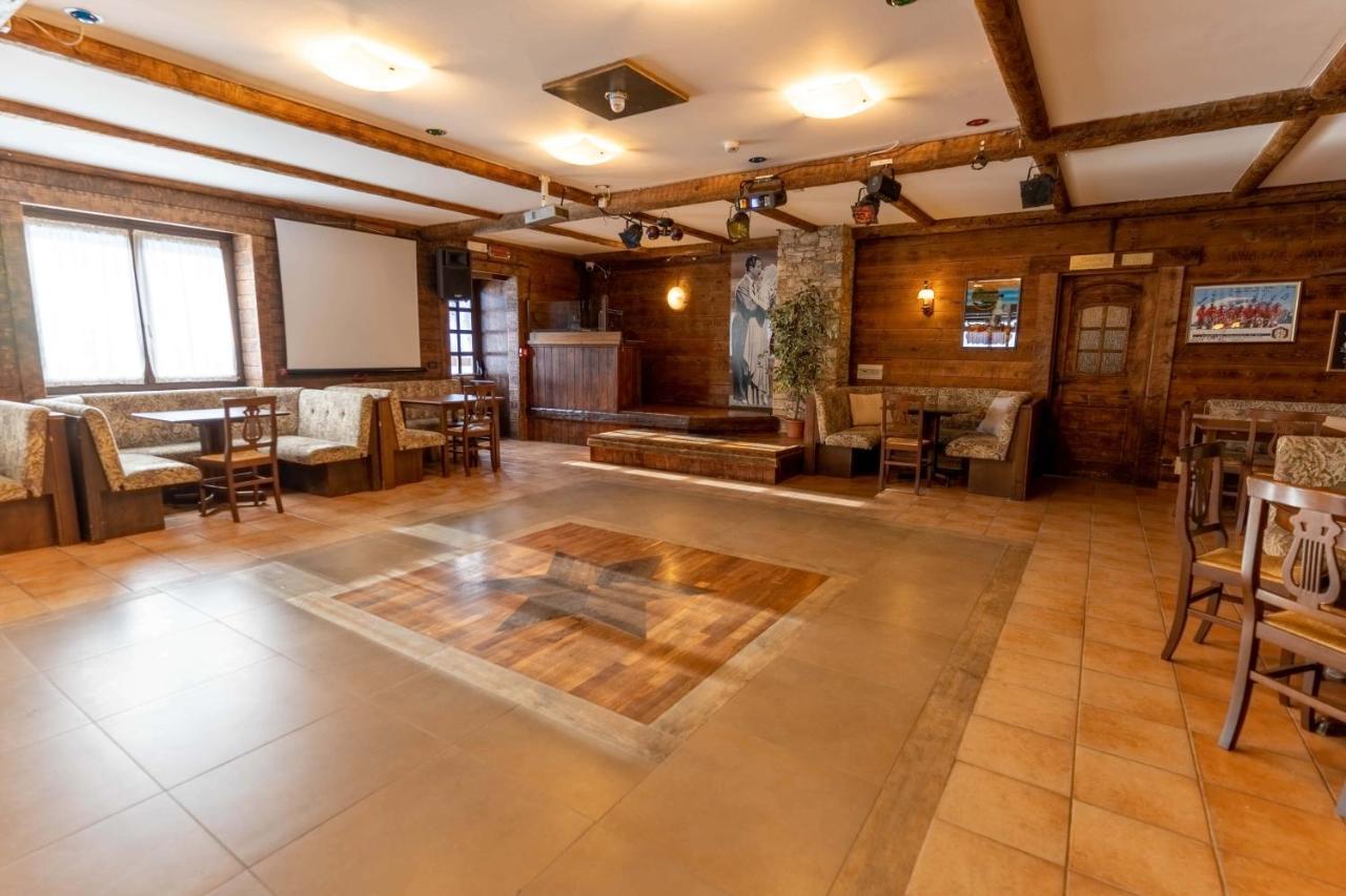 Hotel Des Alpes เซนต์-เรมี-อัม-บอสเซส ภายนอก รูปภาพ