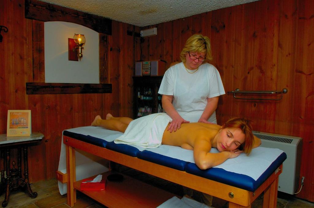 Hotel Des Alpes เซนต์-เรมี-อัม-บอสเซส ภายนอก รูปภาพ